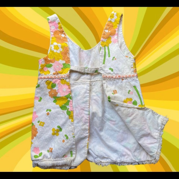 Groovy printed, open back, tank. - Picture 3 of 3